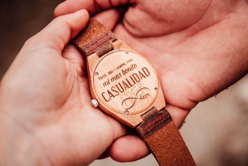 Personalizar un reloj de madera