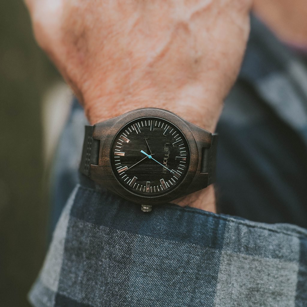 Reloj hombre de madera