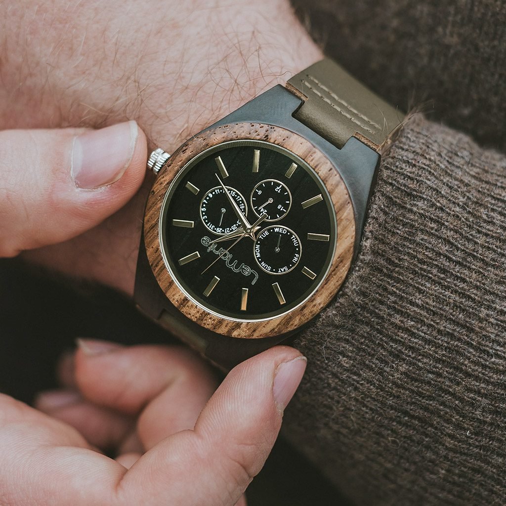 Reloj de hombre de madera