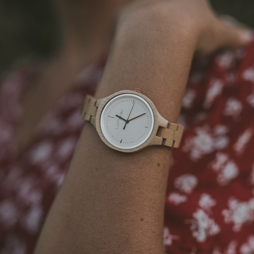 Reloj para mujer en madera