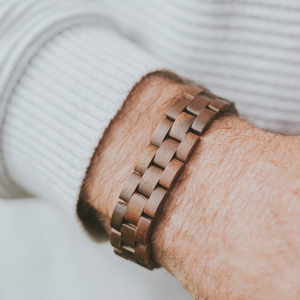 Pulsera de nogal de madera