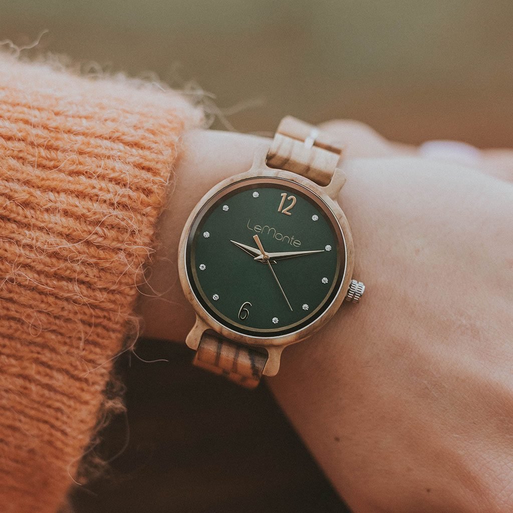 Reloj de madera verde de mujer