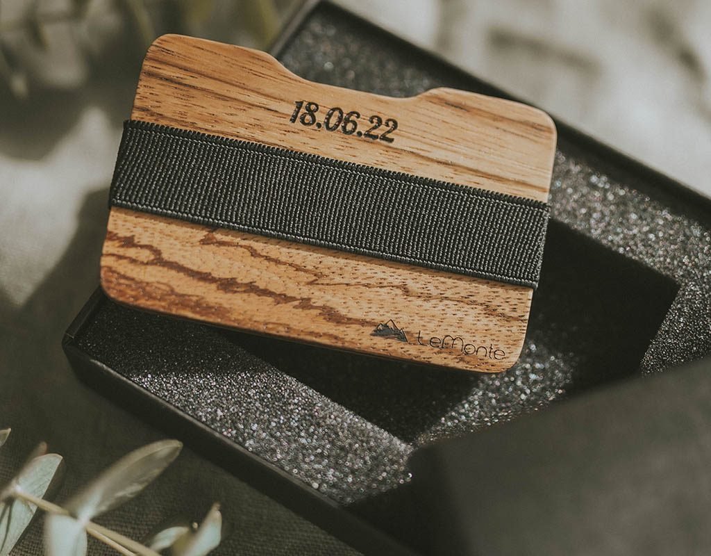 Tarjetero personalizado de madera